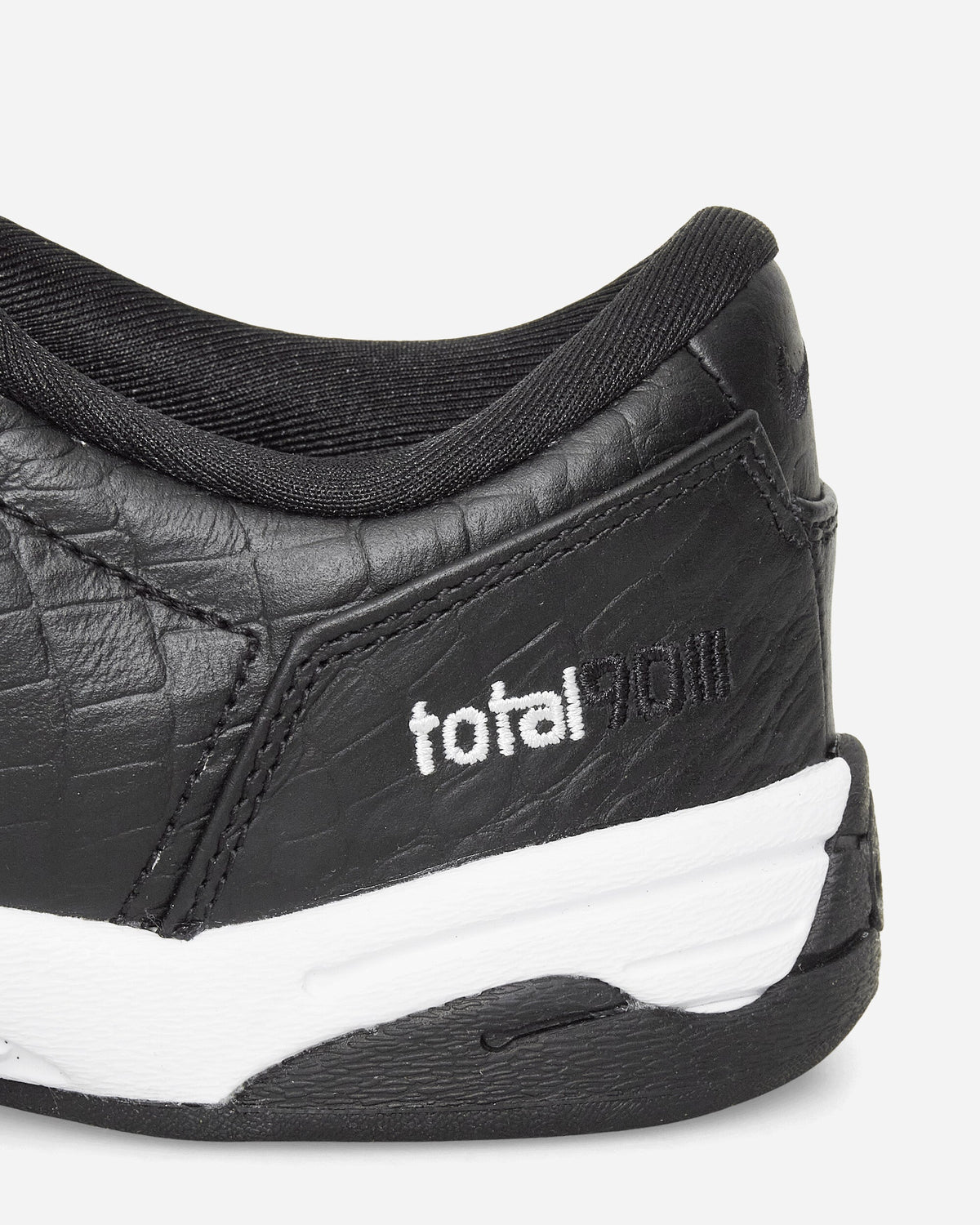 Women's Total 90 Sneakers Black / White