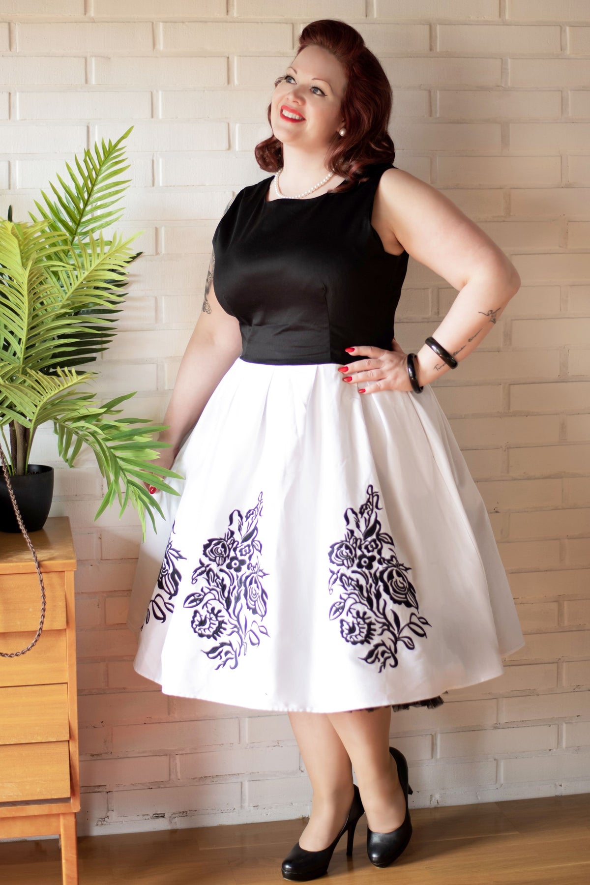 Annie Embroidered Roses Swing Dress in Black-White